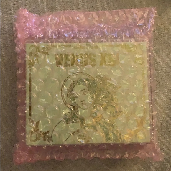 Lime Crime Venus XS Holiday Eyeshadow Holly Daze - Picture 6 of 7